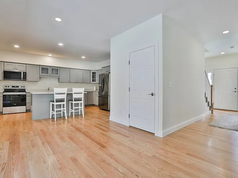 22 Reeds Ferry Way — Photo 19