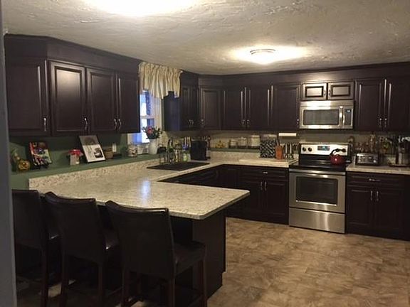 3rd image of 100 Pine Ridge Dr