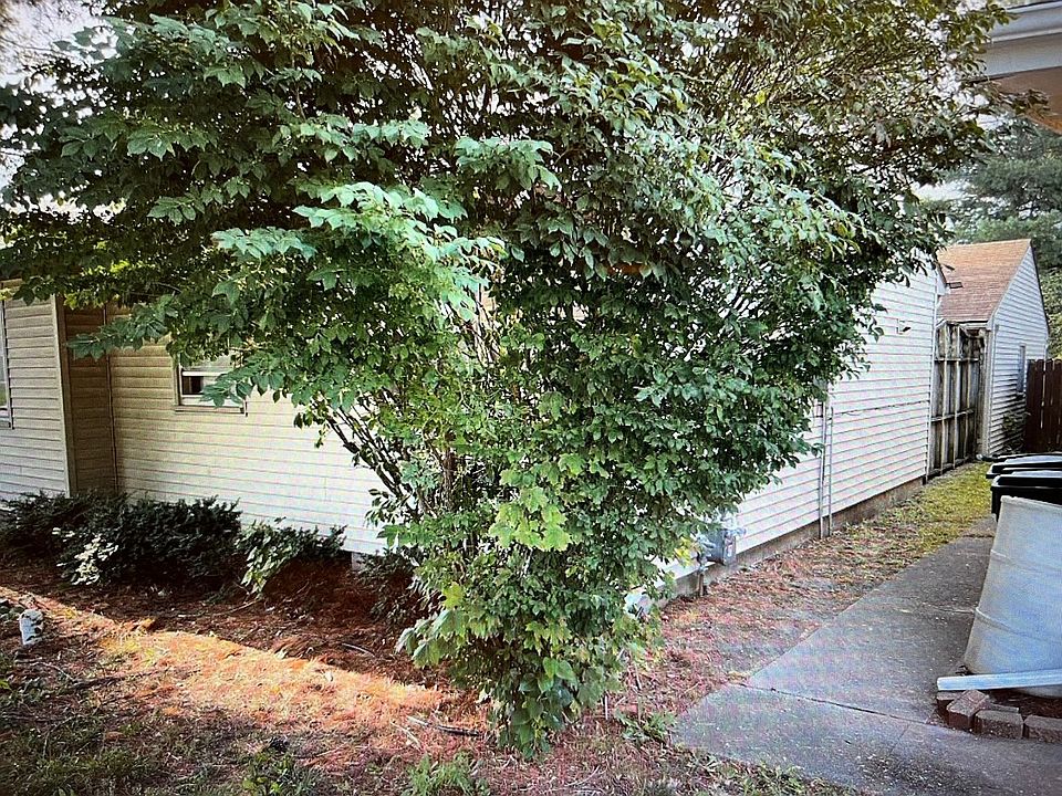 2nd image of 320 E Webster St