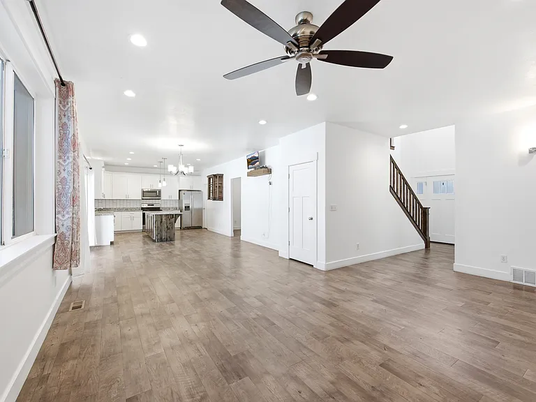 1588 N 325 W — Photo 5