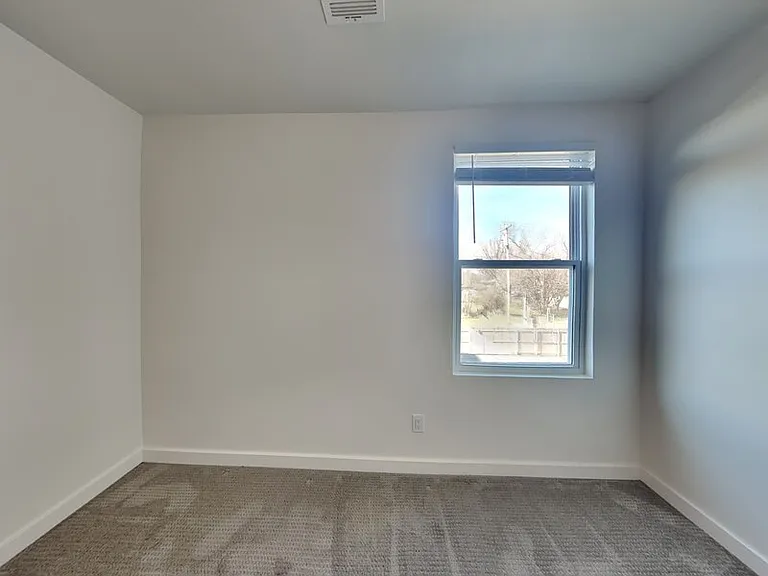 217 N Wright St — Photo 11
