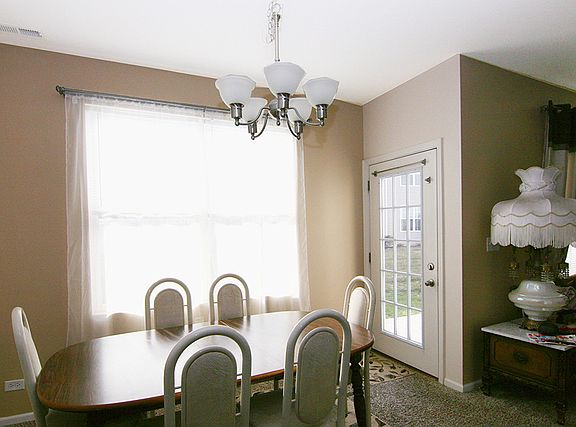 4th image of 1425 Newport Cir