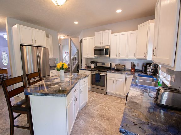 5th image of 5833 New Haven Dr