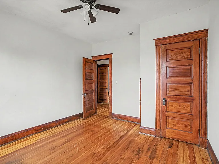 2428 Robertson Ave — Photo 7