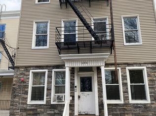 484 Walnut St APT 2R, Yonkers, NY 10701