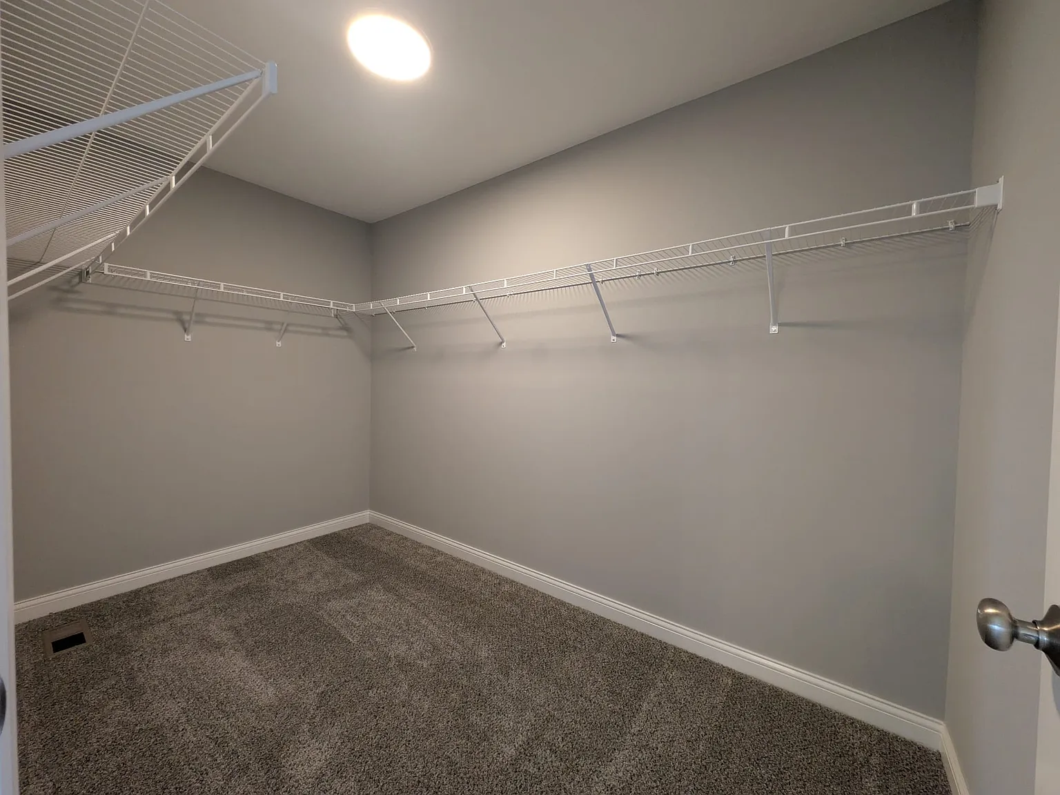 4 bed, 2.5 bath, 2747 sqft, $3,300 — Photo 4