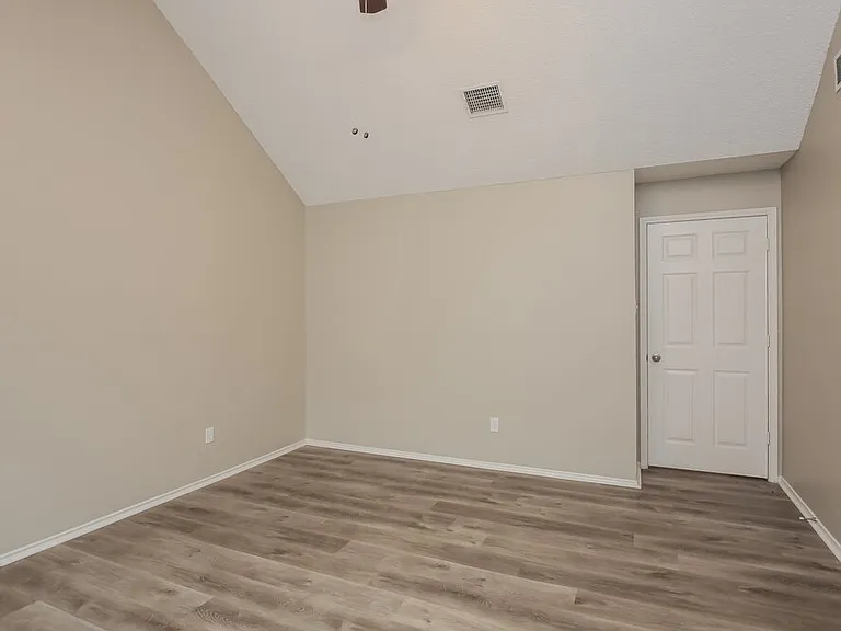 2124 Creek Royal Dr — Photo 12
