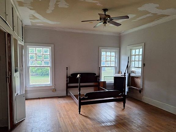 5th image of 384 2nd St