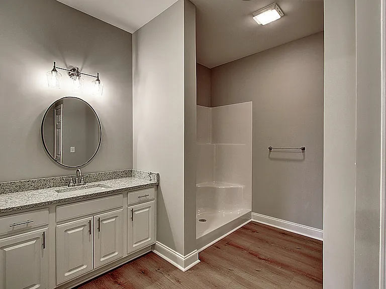 209 University Pkwy #10 — Photo 23