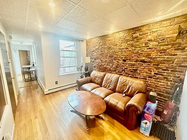 19 Margaret St #4