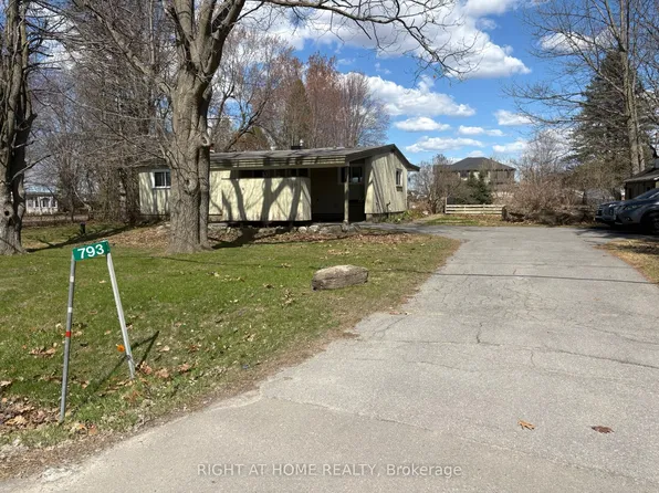 793 River Rd, Ottawa, ON K4M 0T9