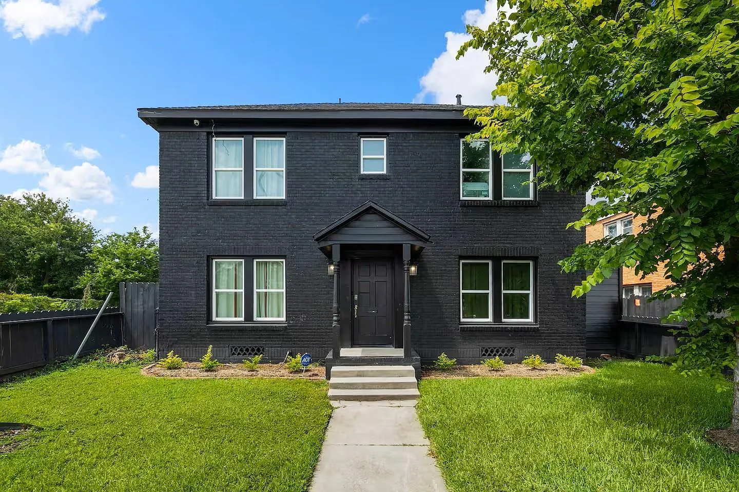 8 bed, 8.0 bath, 4447 sqft, $6,500 — Photo 1
