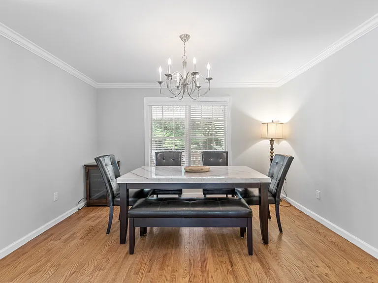 21 Eastway Dr — Photo 9