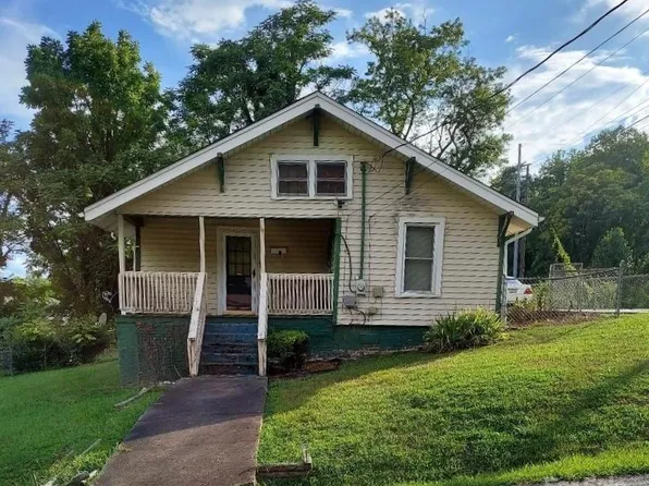 611 Prospect St NW, Lenoir, NC 28645