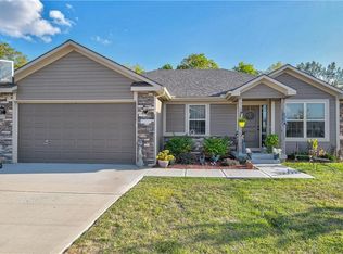 1301 SW 10th Ter, Oak Grove, MO 64075