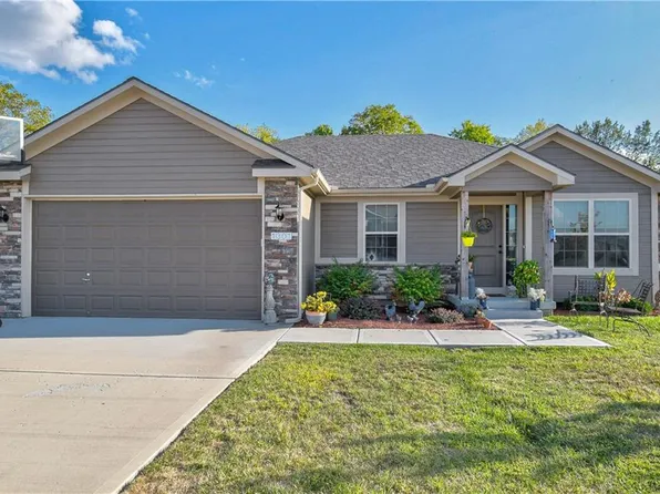1301 SW 10th Ter, Oak Grove, MO 64075