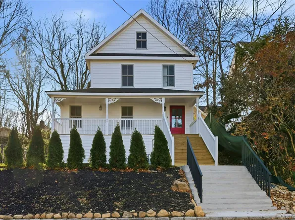 17 Tatterson Street, Roslyn, NY 11576