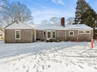 34 Lynncliff Rd, Hampton Bays, NY 11946