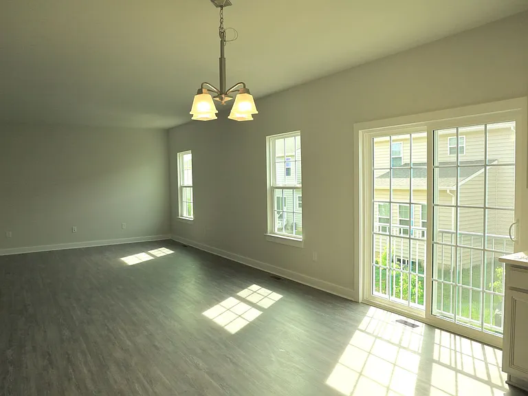 1331 Darling Dr — Photo 7