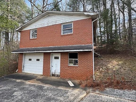 2nd image of 3053 Mineral Springs Rdg