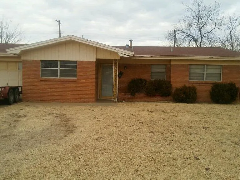 Front and back yard. Energy efficient all brick home.