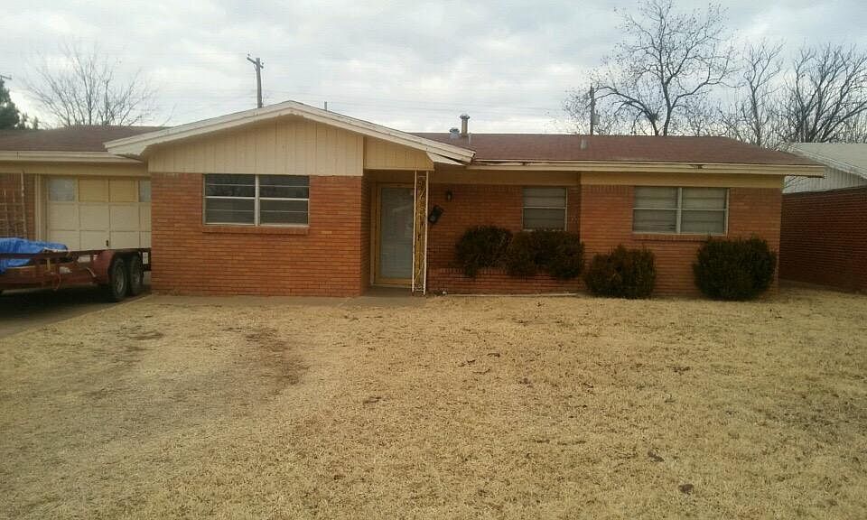 Front and back yard. Energy efficient all brick home.