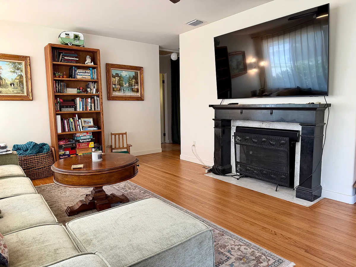 Building Photo - 1623 S Palmway #A