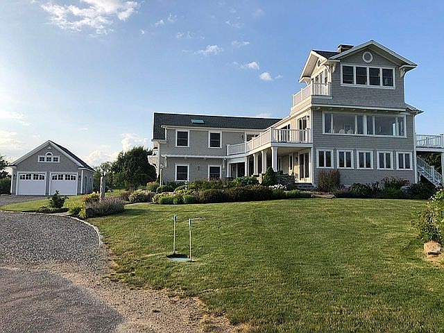 1st image of 295 Carpenter Dr