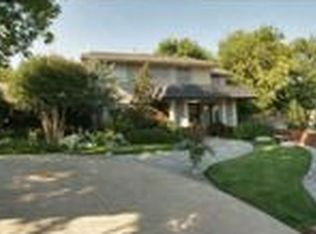 1701 Guilford Ln, Nichols Hills, OK 73120