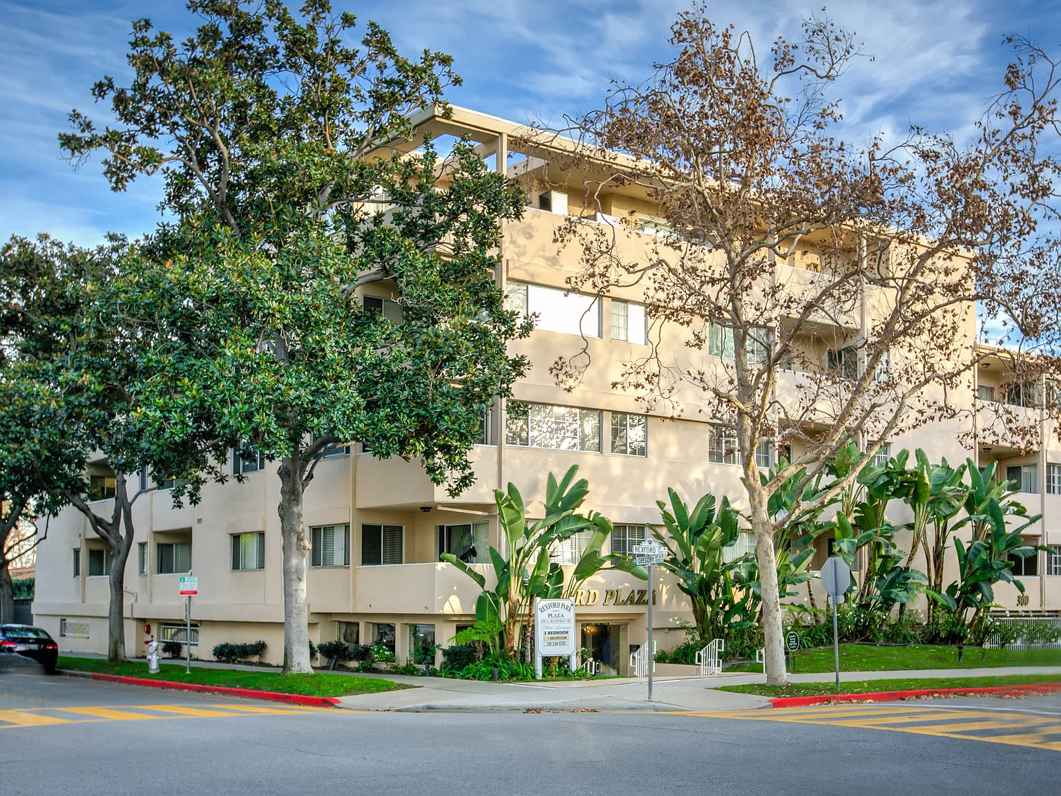 Rexford Park Plaza — Photo 4