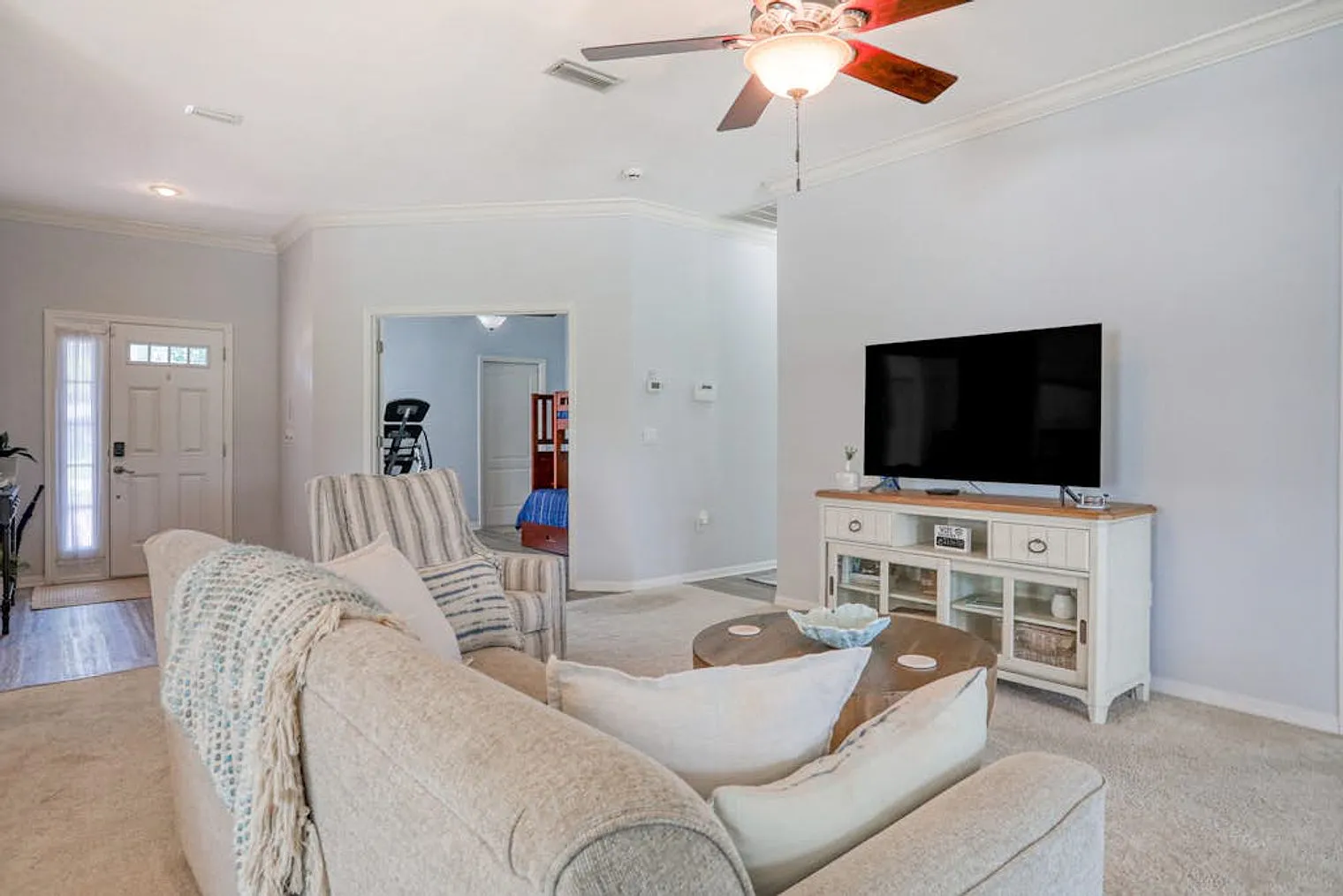 3 bed, 2.0 bath, 1991 sqft, $4,428 — Photo 3