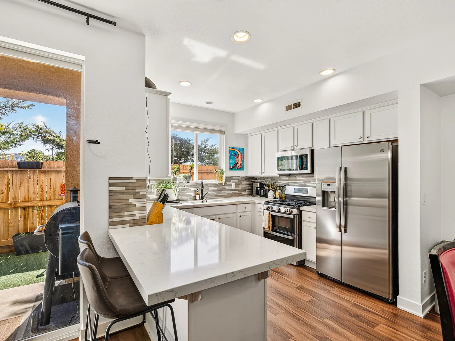 2280 Altamira Dr — Photo 4