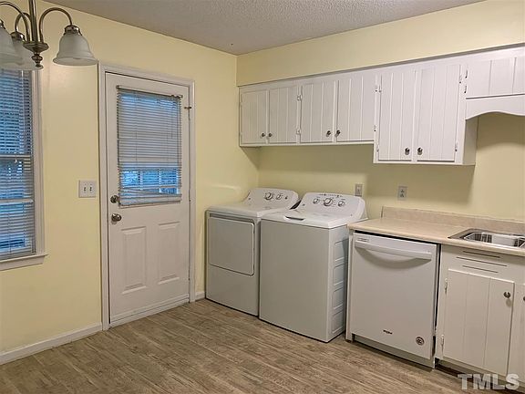 4th image of 211 Hancock St