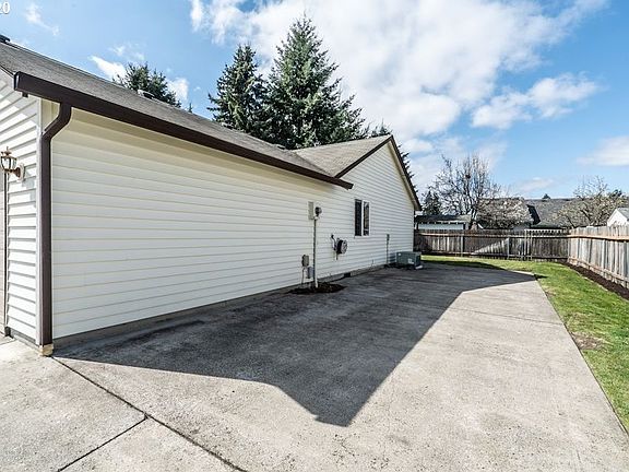 3rd image of 6916 NE 102nd Ave