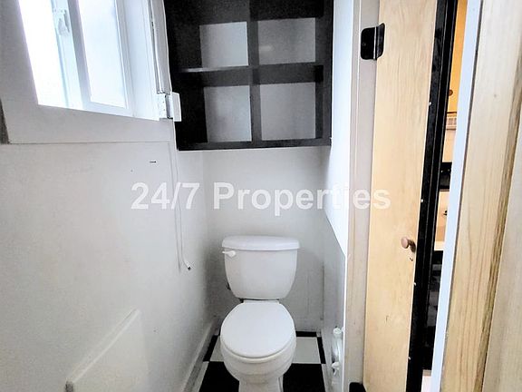 5th image of 9336 N Lombard St #B
