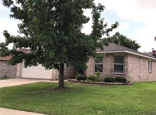 1065 Triple Crown Dr, Fort Worth, TX 76179