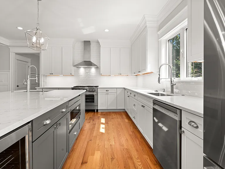585 Lowell St — Photo 10
