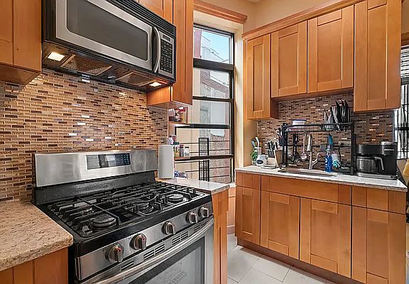 3rd image of 229 E 14th St APT 5W