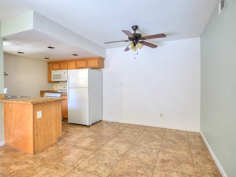 1116 W Blaine St #203 — Photo 10