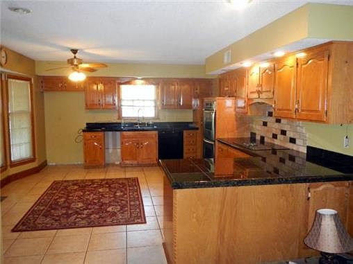 3rd image of 326 E Bridlespur Dr