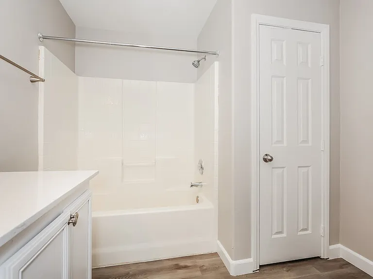 326 Hopedale Ave — Photo 12