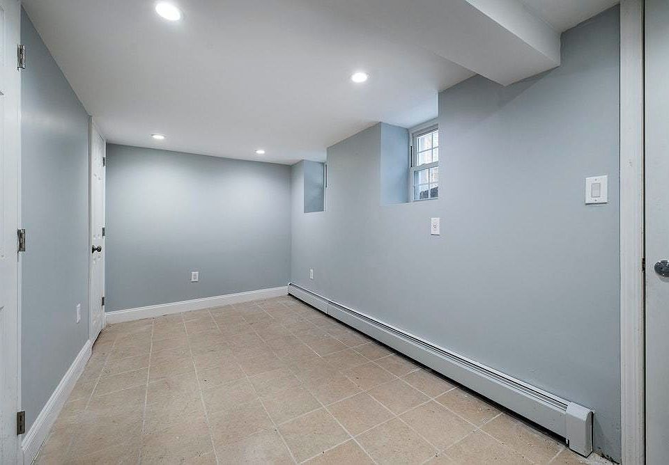 2nd image of 1481 Gates Ave #1/1