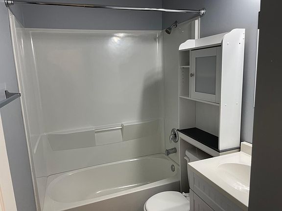 4th image of 1526 Montgomery Rd