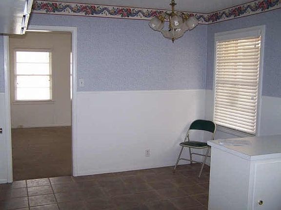 4th image of 801 Woodlawn Dr