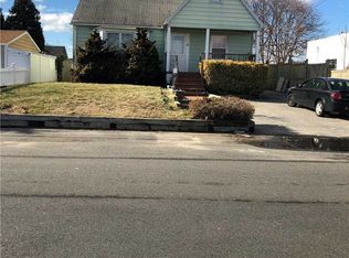 611 Madison Ave, Lindenhurst, NY 11757