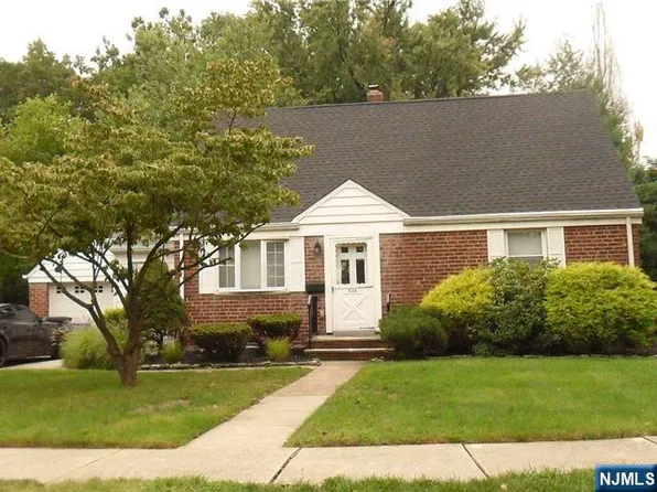 533 Knoll Rd, New Milford, NJ 07646