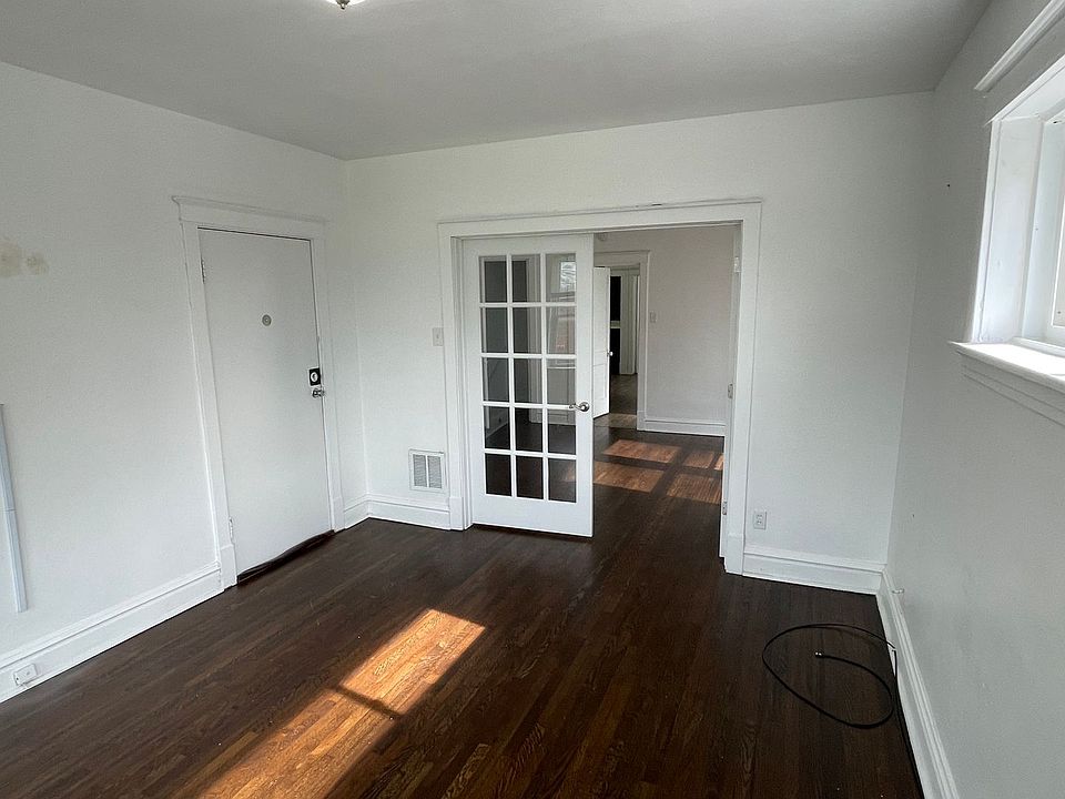1st image of 4919 Lansdowne Ave #2W