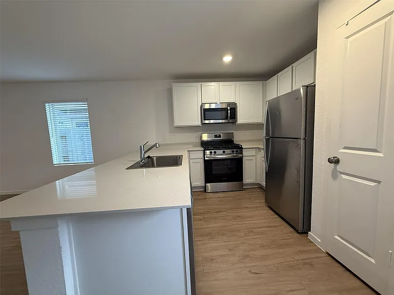 529 Falling Cave Dr — Photo 2