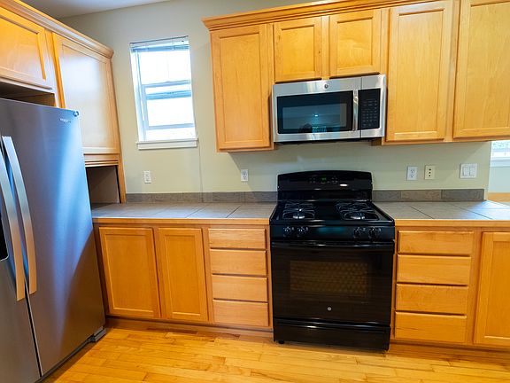4th image of 1601 NE Katsura St Unit 401