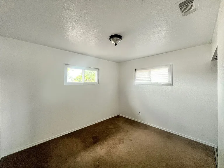 1736 N Penasco Dr — Photo 8